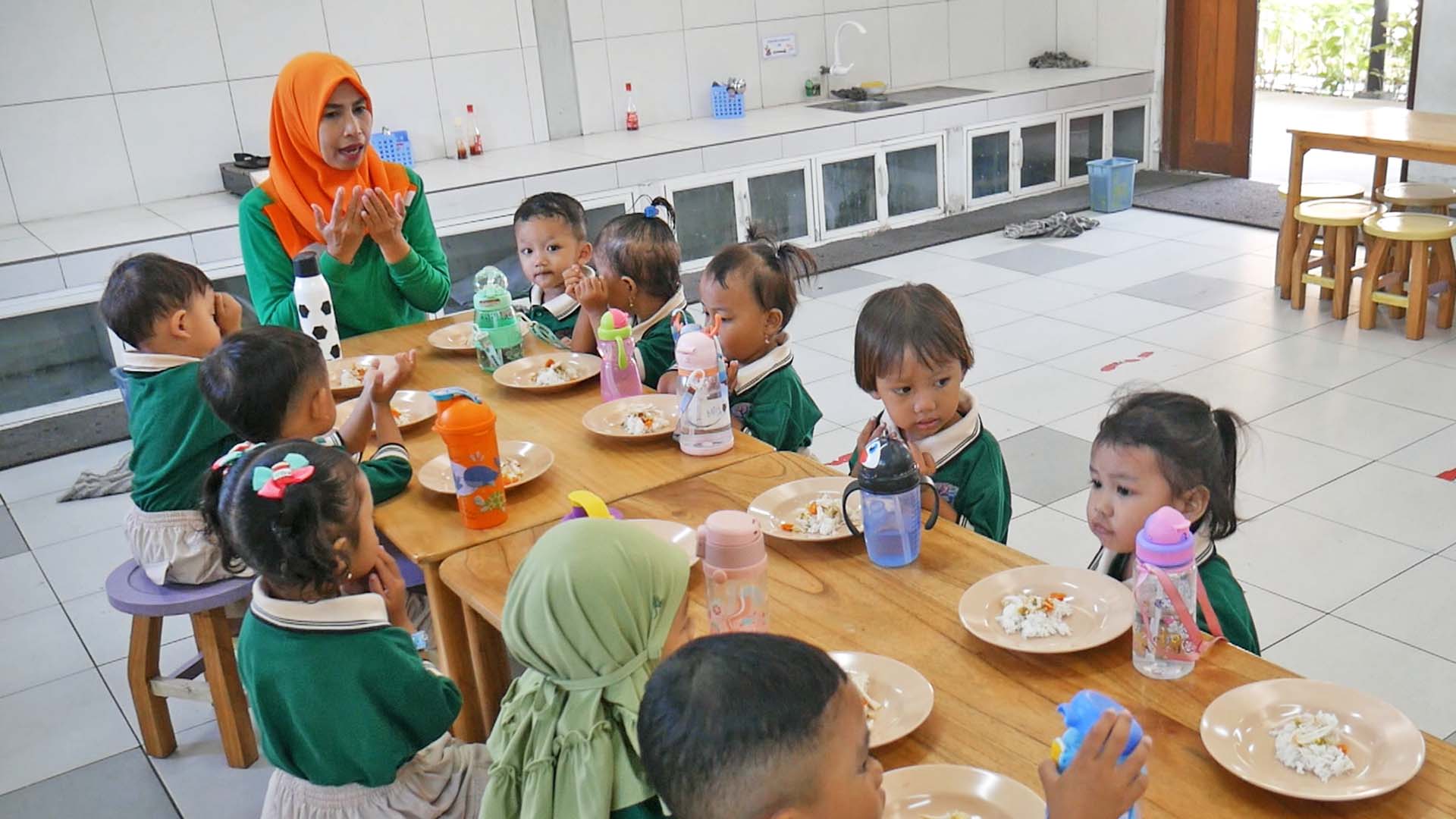 Anak-anak belajar di PAUD